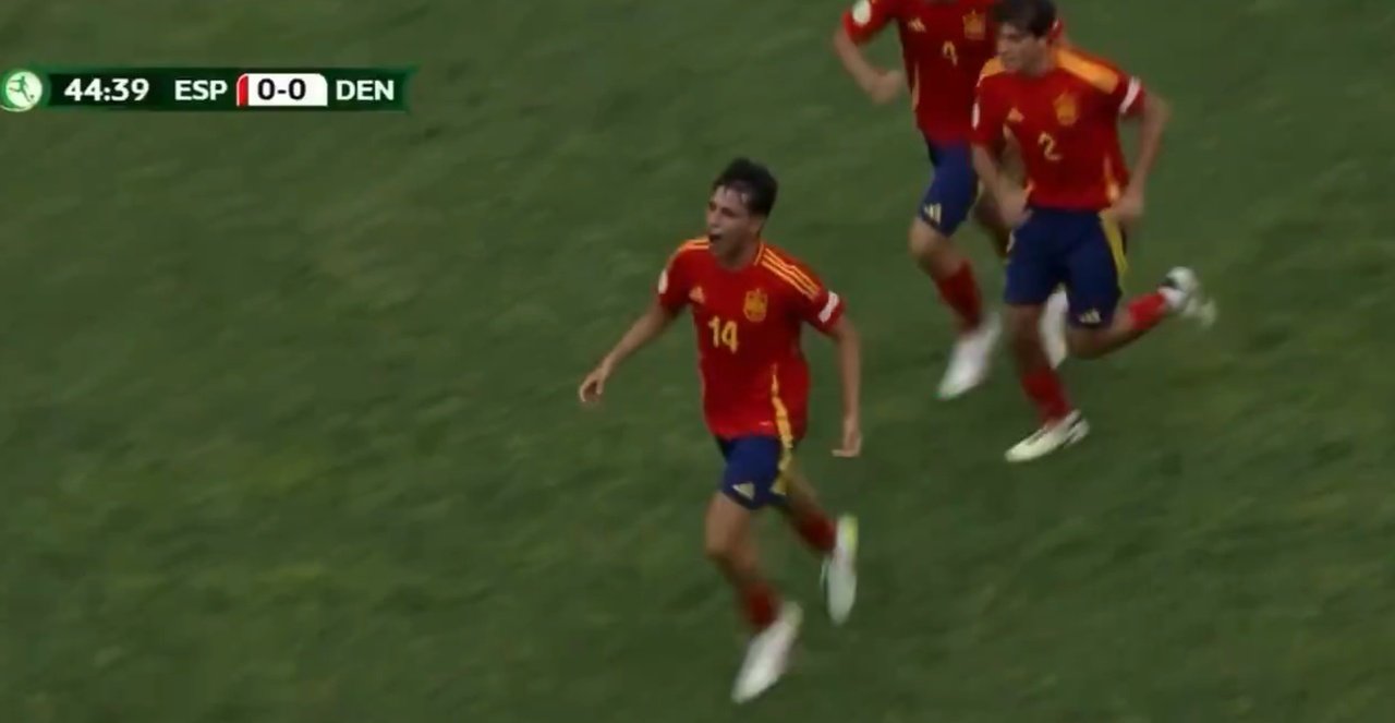 Izan Merino le da la primera a España. Captura/UEFA TV