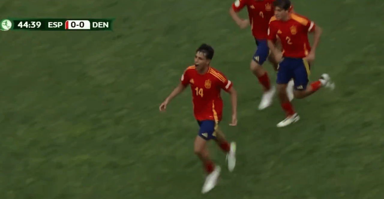 Izan Merino le da la primera a España