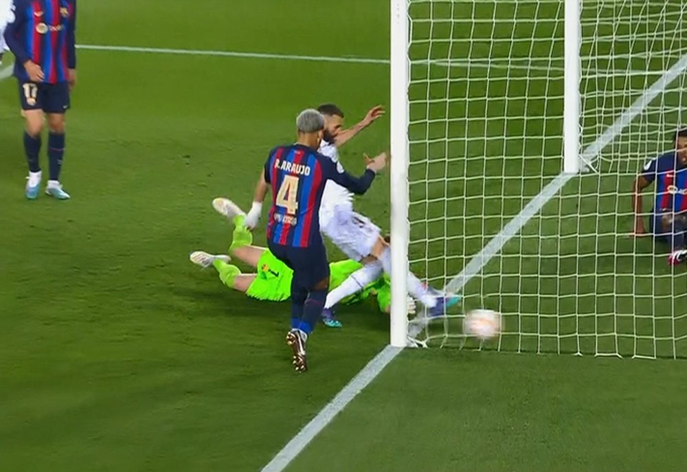 Vini opens scoring on stroke of half time. Screenshot/MovistarFutbol
