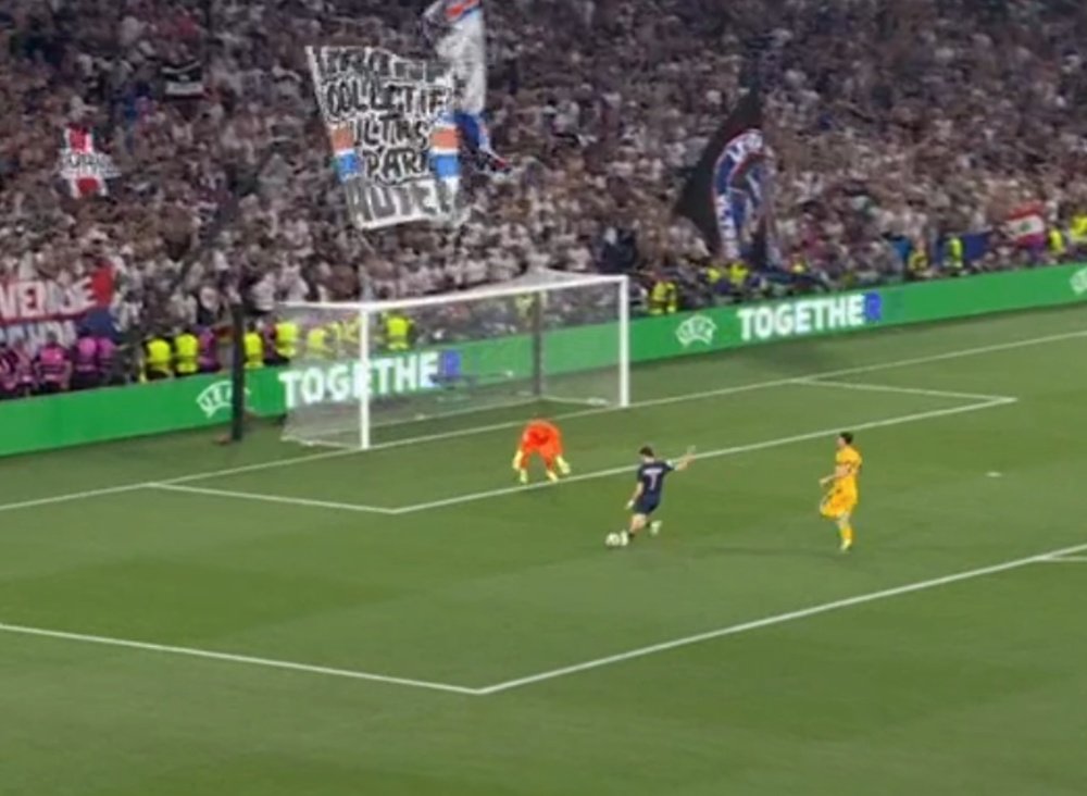 Khvicha Kvaratskhelia completó la goleada del PSG. Captura/MovistarLigaDeCampeones