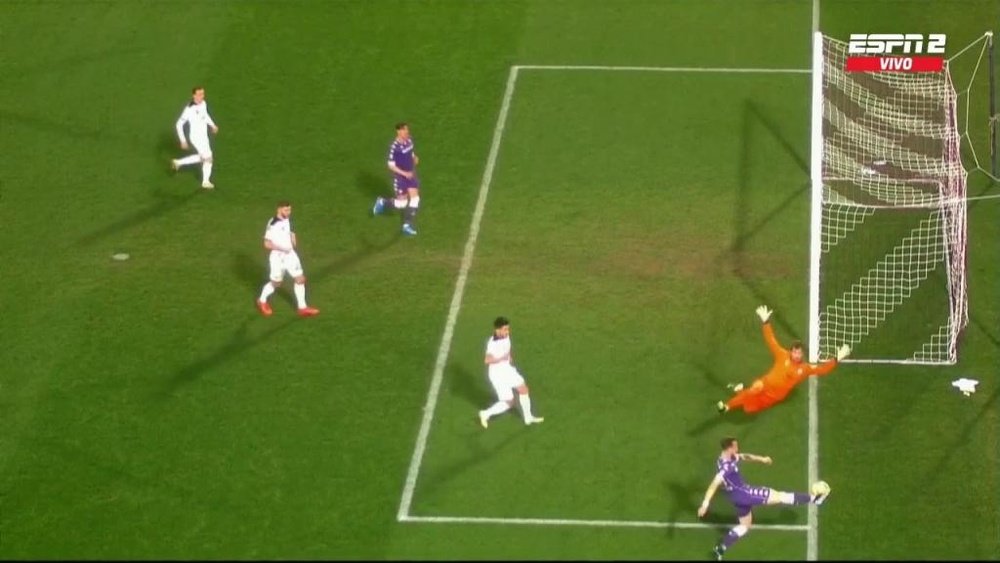 Tarea de VAR: el gol de la Fiorentina puso en aprietos al realizador. Captura/ESPN