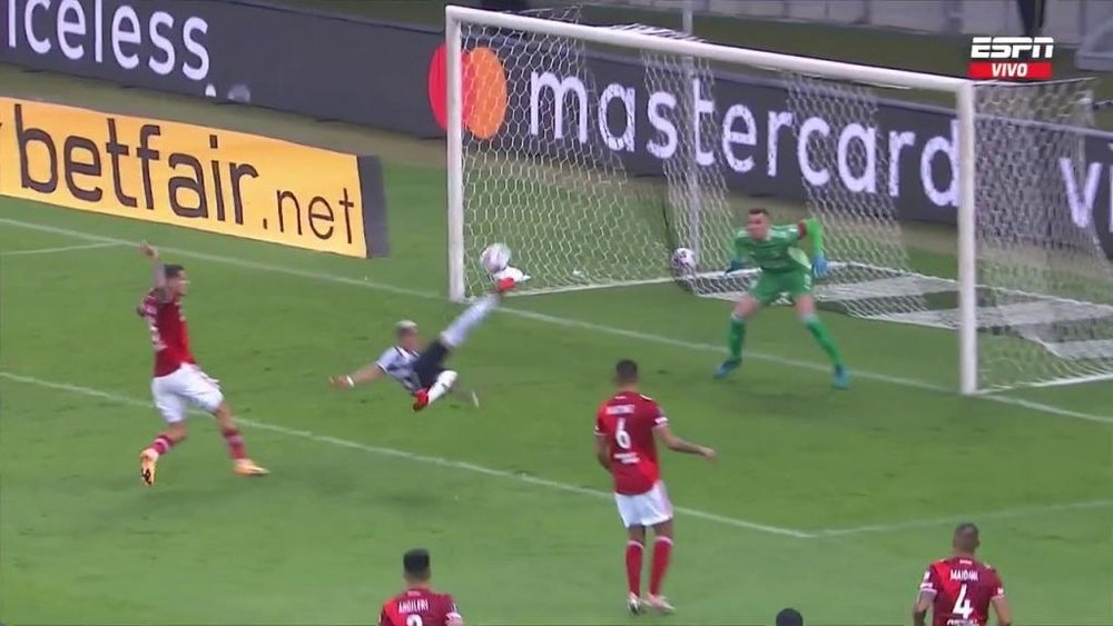 Centro excelso de Hulk y chilena de época de Zaracho para el 1-0. Captura/ESPN