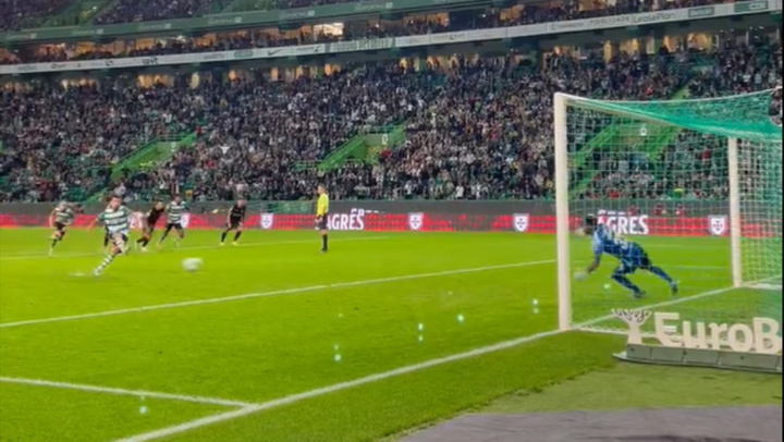 El Sporting CP golea y mira a la Champions League