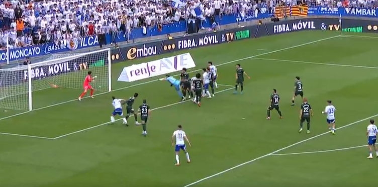 ¡Gol del portero del Zaragoza al del Eibar, que marcó la semana pasada!