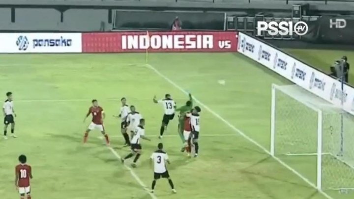 Surrealista: Indonesia marcó un gol ¡desde el saque de banda!