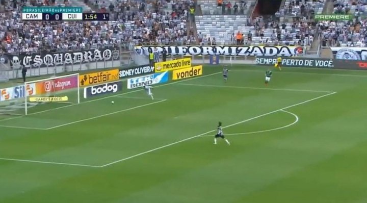 ¡Surrealista! El absurdo gol en propia de Atlético Mineiro