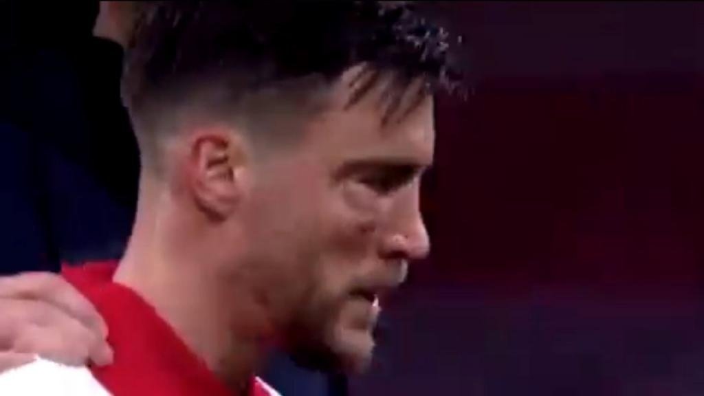 Brutal: la cara de Tagliafico después de recibir un fortísimo golpe