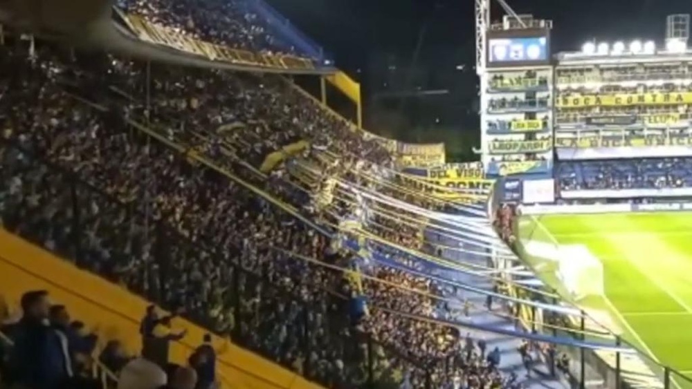 La afición de Boca rindió homenaje a Maradona. Captura/Olétevé