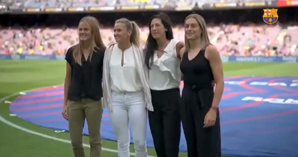 L'hommage du Barça aux stars de l'équipe féminine. afp