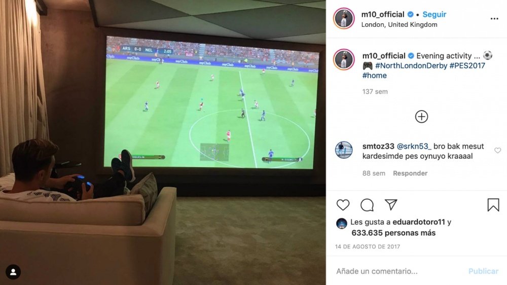 Polêmica política na Espanha por causa de post de Özil de três anos atrás. Instagram/m10_official