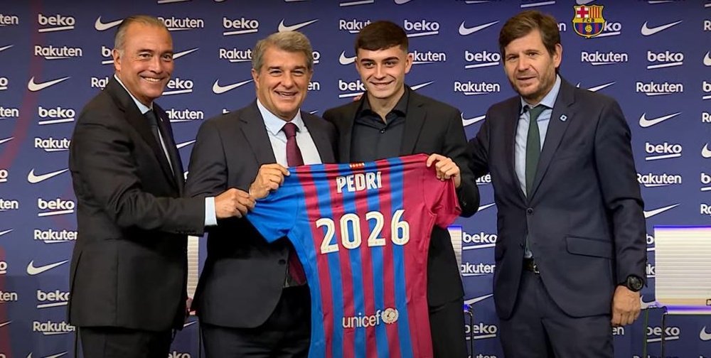 Pedri renovó hasta 2026 con el Barcelona. Captura/BarçaTV