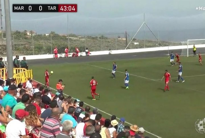 Spanish play-off clash played with spectators and without social distancing!