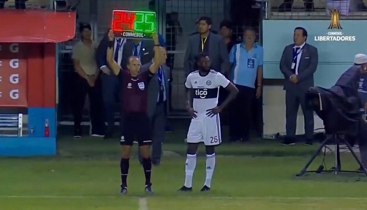 A aguardada estreia de Adebayor na Libertadores