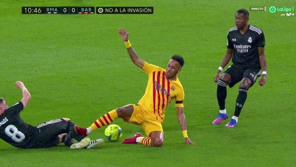 Kroos received a bad challenge by Aubameyang. Screenshot/MovistarLaLiga