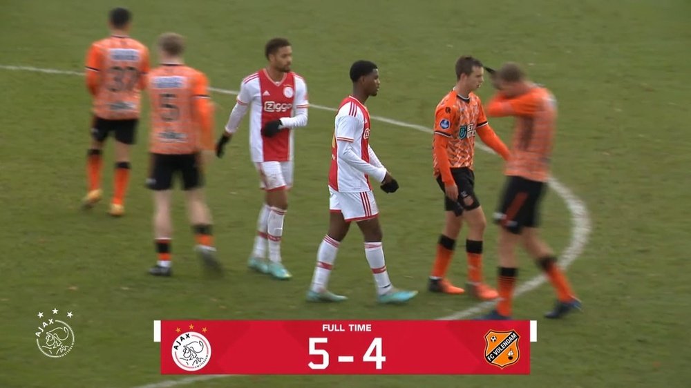 El Ajax sale vencedor en el duelo a golpes ante el Volendam. Captura/AAFCAjax