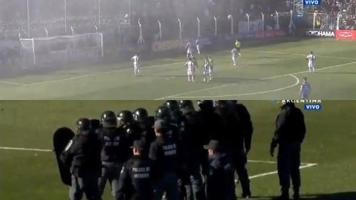 Ni la policía pudo asegurar el estadio: incidentes en la Copa Argentina