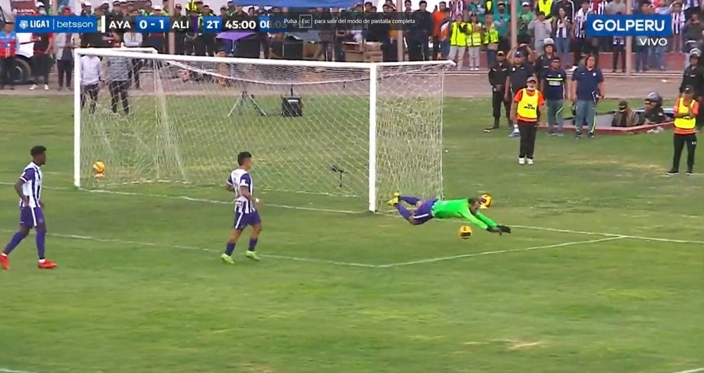 Hernán Barcos, el portero improvisado de Alianza Lima. Captura/GOLPERU