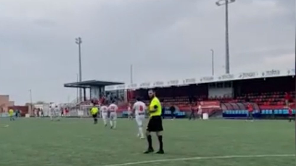 El Cabanillas anotó un penalti sin portero. Captura/@CDAzuqueca