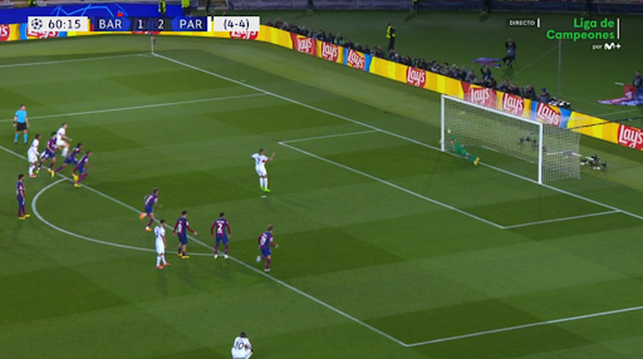 De penalti y a la escuadra: Mbappé silenció Barcelona con el 1-3