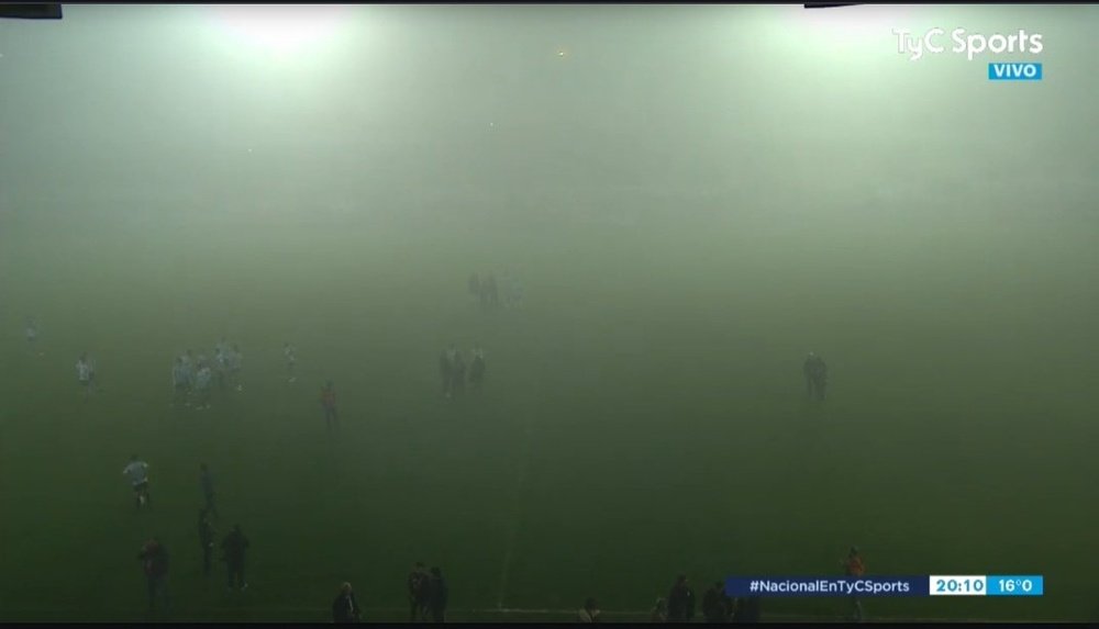 Esta no la vieron venir: suspendieron un partido por la densa niebla. Captura/TyCSports