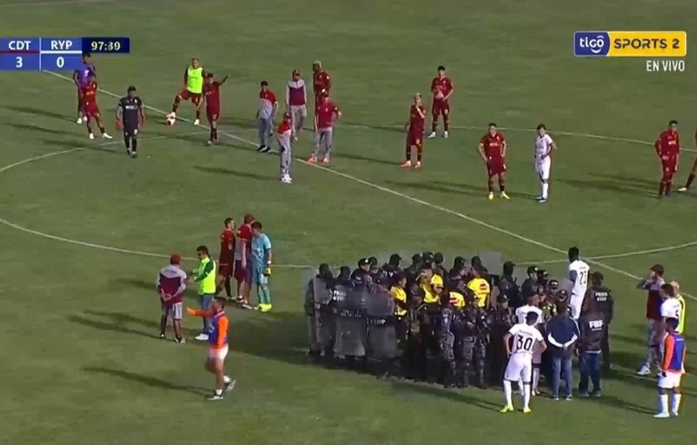 Ganaron 4-0 en la ida, perdían 3-0 y se fueron del campo con un penalti en contra. TigoSports2