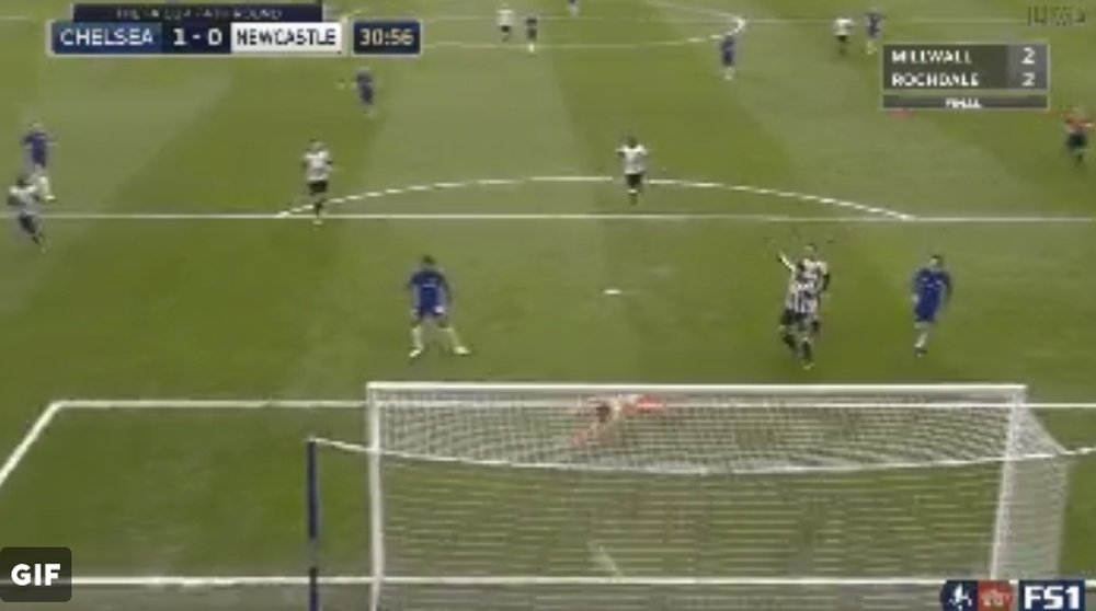 Captura del primer gol de Michy Batshuayi en el Chelsea-Newcastle. Twitter/FS1