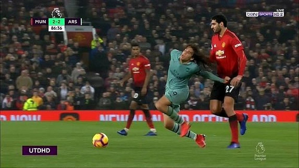 Guendouzi bromeó sobre la acción de Fellaini. Captura/BeINSports