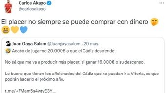 El zasca de Akapo a un tuitero que apostó 20.000 euros al descenso del Cádiz. Twitter/@carlosakapo