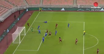Uzbekistán rescató un punto, desde los once metros, ante una Venezuela que se adelantó con un tempranero gol de Alexander González.