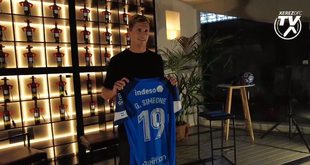 El Xerez presentó a Gianluca Simeone. Twitter/XerezDFC