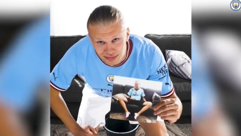 El City recreó una foto de Haaland para anunciar su fichaje. Captura/ManchesterCity