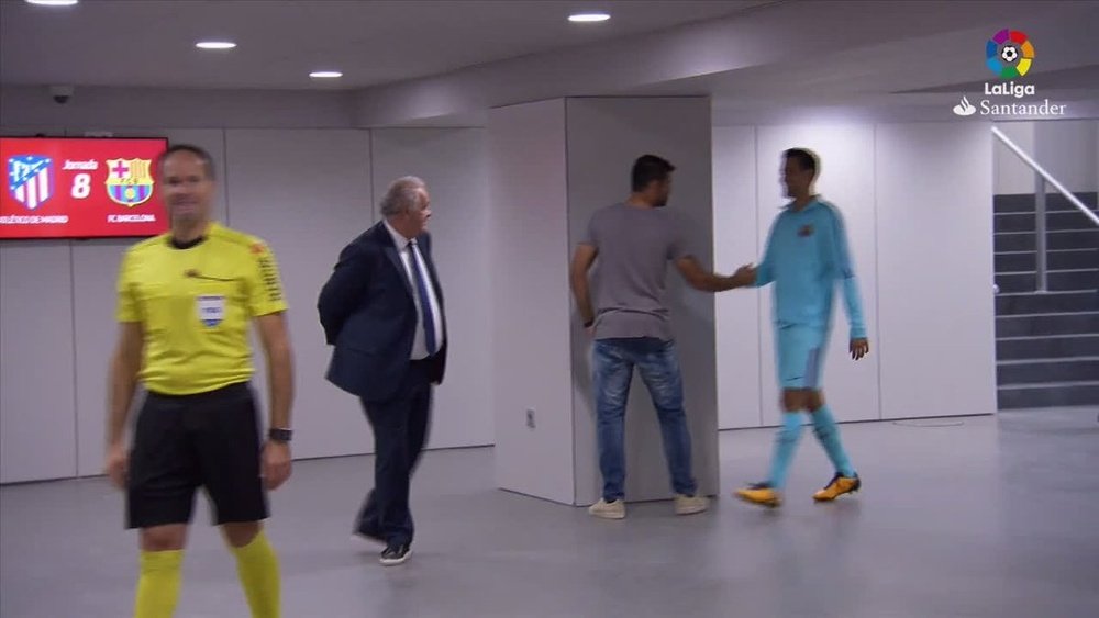 Sergio Busquets tuvo una animada charla con Diego Costa antes del Atleti-Barça. LaLiga