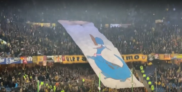 El irrespetuoso 'tifo' animado del Dynamo en Hamburgo