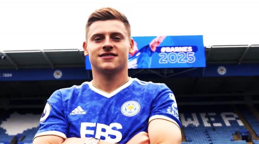 Harvey Barnes renovó con el Leicester hasta 2025. Twitter/LCFC