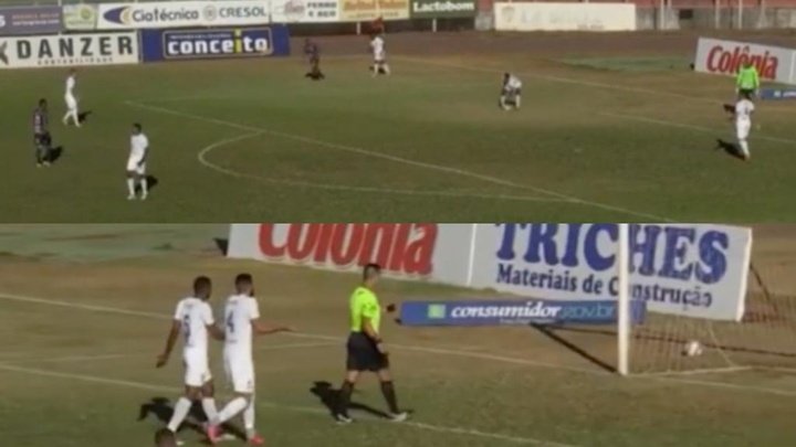 Penalti surrealista: pensó que era falta y tocó el balón con la mano en el área