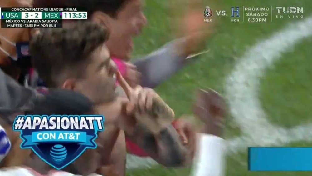 Pulisic marcó de penalti el 3-2 en la prórroga ¡y mandó a callar al público! Captura/TUDN