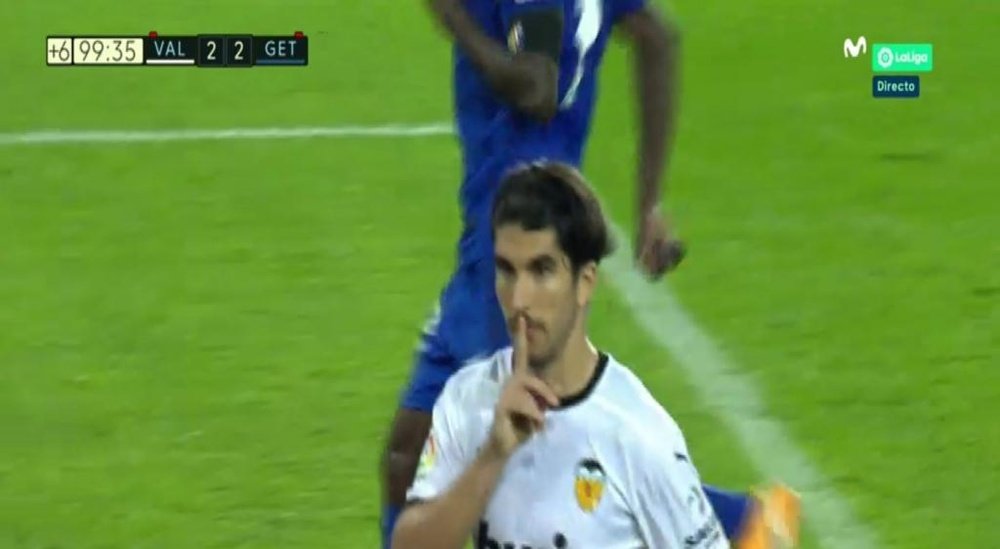 Soler celebró el gol del empate mandando callar a una grada vacía. Captura/Movistar+