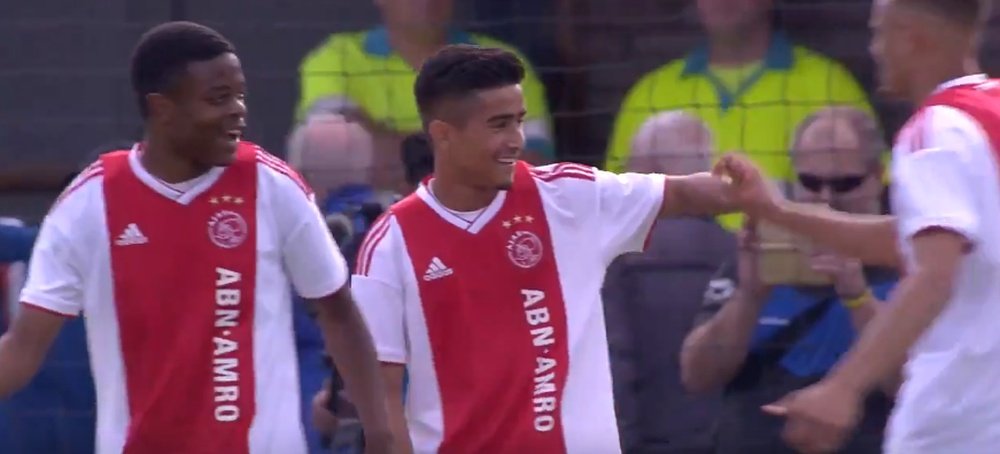 Con sólo quince años, Ünüvar ya sabe lo que es marcar en la Youth League. AjaxTV