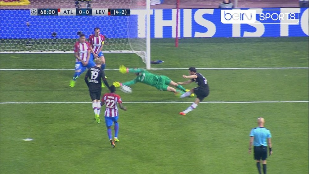 Três defesas seguidas de Oblak. Twitter/beINSports