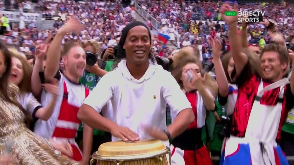Ronaldinho fue el maestro de ceremonias de la final. DirectTVSports