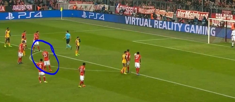 Parece que Neuer contó con la inestimable ayuda de Vidal para atajar el penal a Alexis. Twitter/beIN