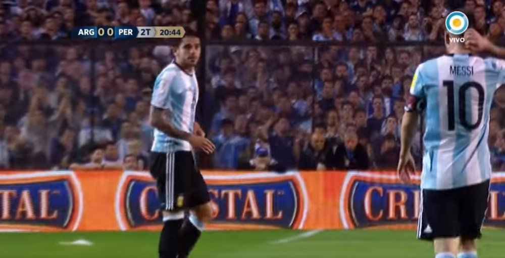 Gago le dijo a Messi lo que le sucedía antes de marcharse del partido. TVPublica