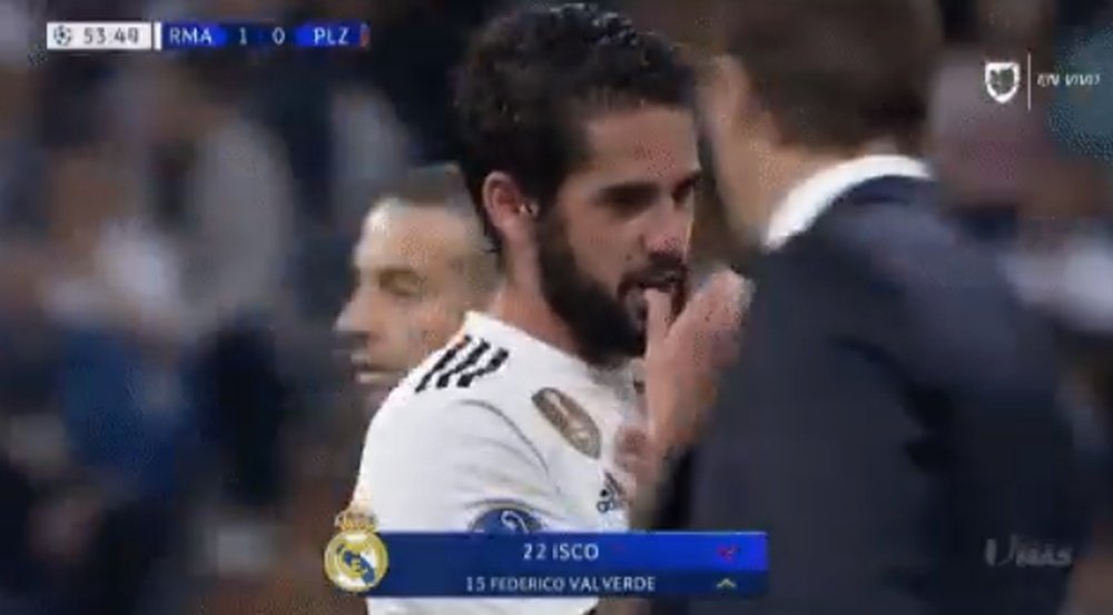 Isco ignored Lopetegui and uttered something under his breath. UnivisionSports