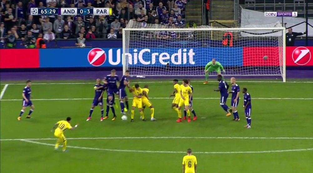 Neymar craftily took the wall out of the equation. beINSPORTS
