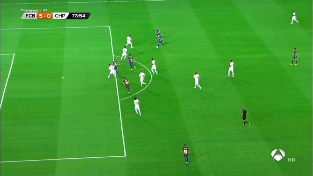Sólo Messi fue capaz de ver el hueco para que el balón fuera a Denis Suárez. Antena3