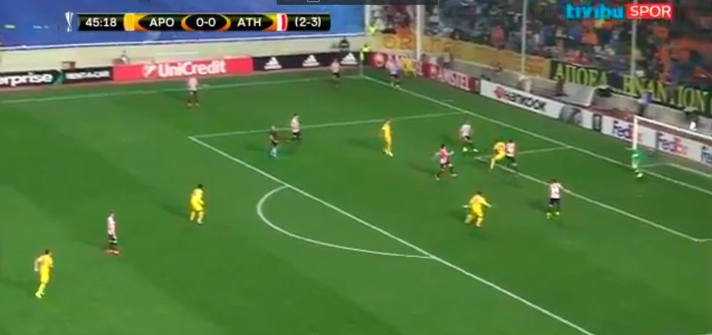 Soteriou anotó el primer gol del APOEL. Twitter/TivibuSpor