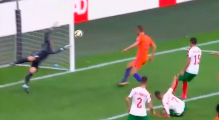Bulgaria sacó los colores a una pasiva Holanda a balón parado