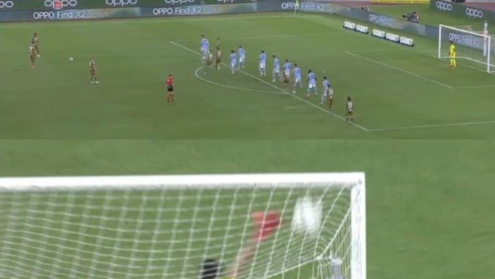 The free-kick goal which the referee disallowed. Capturas/MovistarLigaCampeones