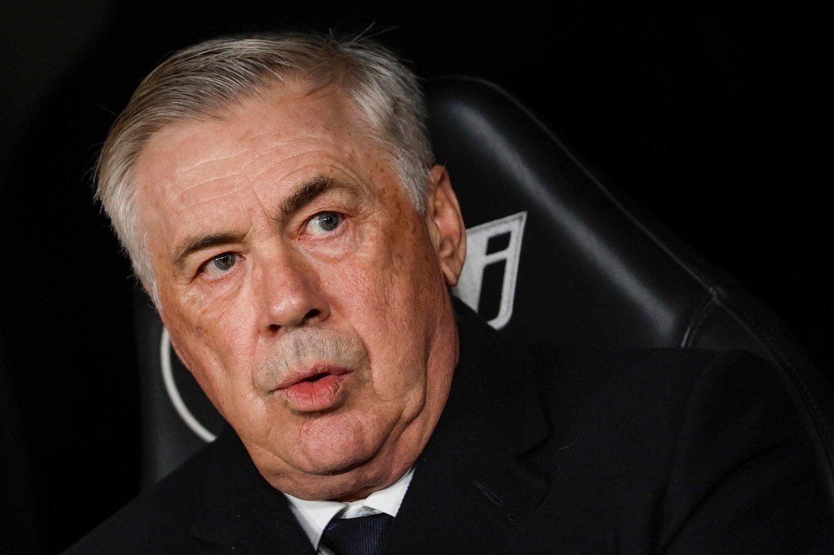 Ancelotti entiende los pitos del Bernabéu. EFE/Sergio Pérez