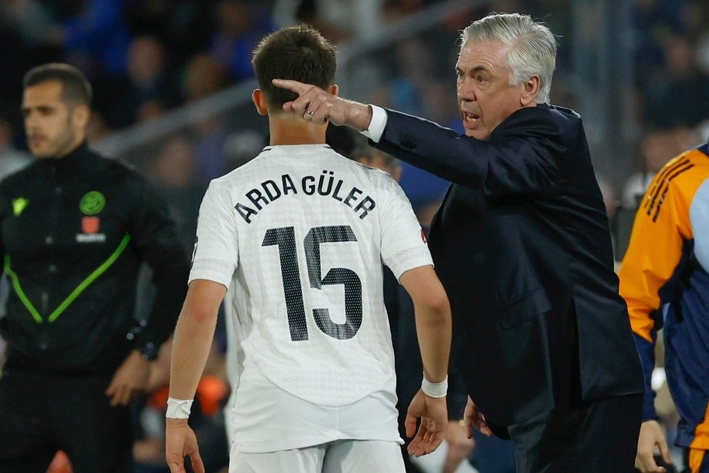 Ancelotti praises Guler's handling of his limited playing time. EFE